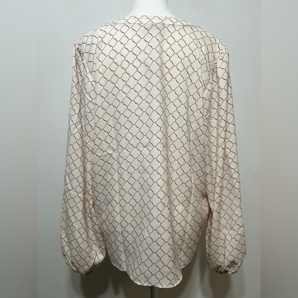 New! Ann Taylor Geometric Print Blouse Womens Size Medium - Picture 4 of 9